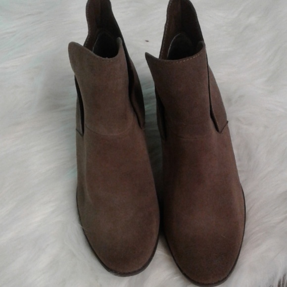 me too zasper chelsea boot